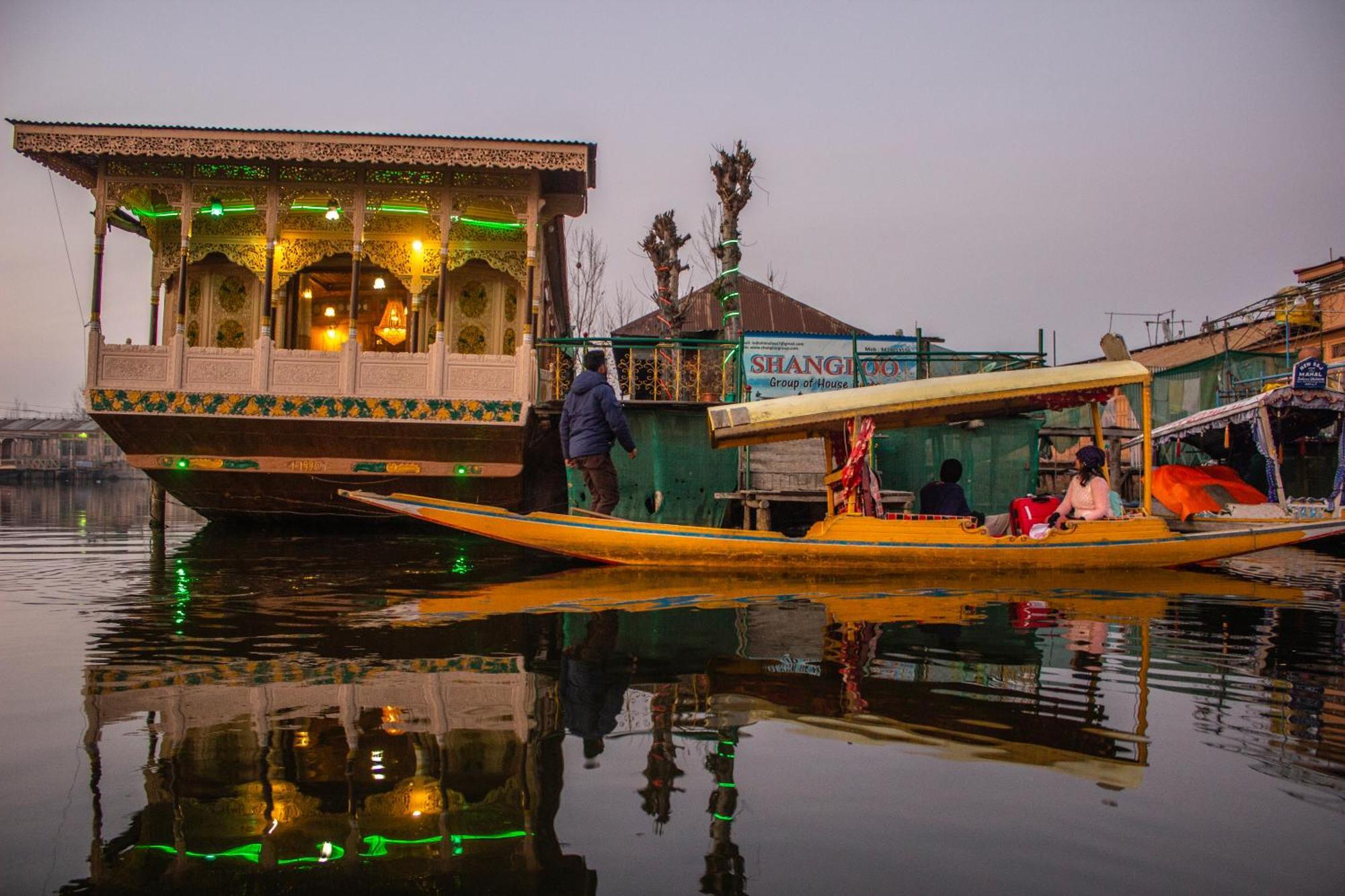 House Boat New Manora Bed and Breakfast Srīnagar Exterior foto