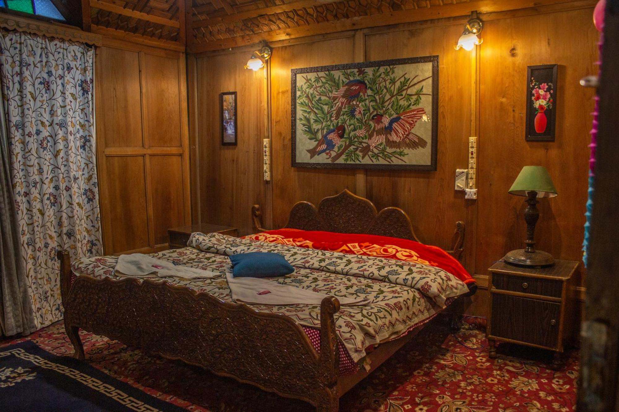 House Boat New Manora Bed and Breakfast Srīnagar Exterior foto