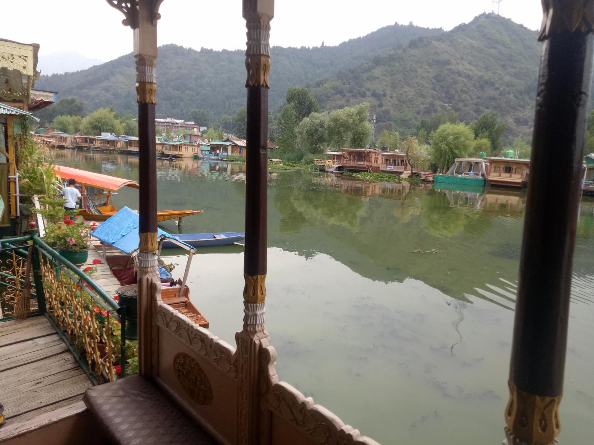 House Boat New Manora Bed and Breakfast Srīnagar Exterior foto
