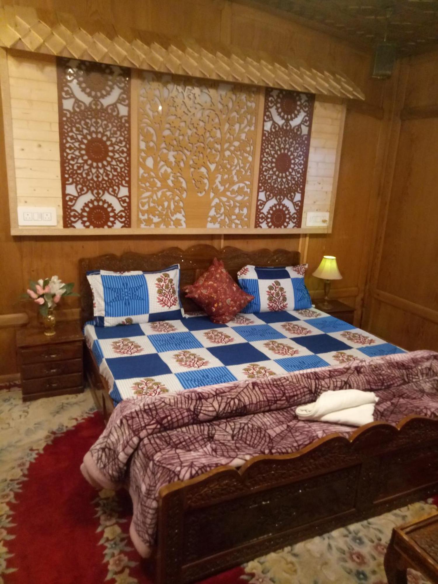 House Boat New Manora Bed and Breakfast Srīnagar Exterior foto