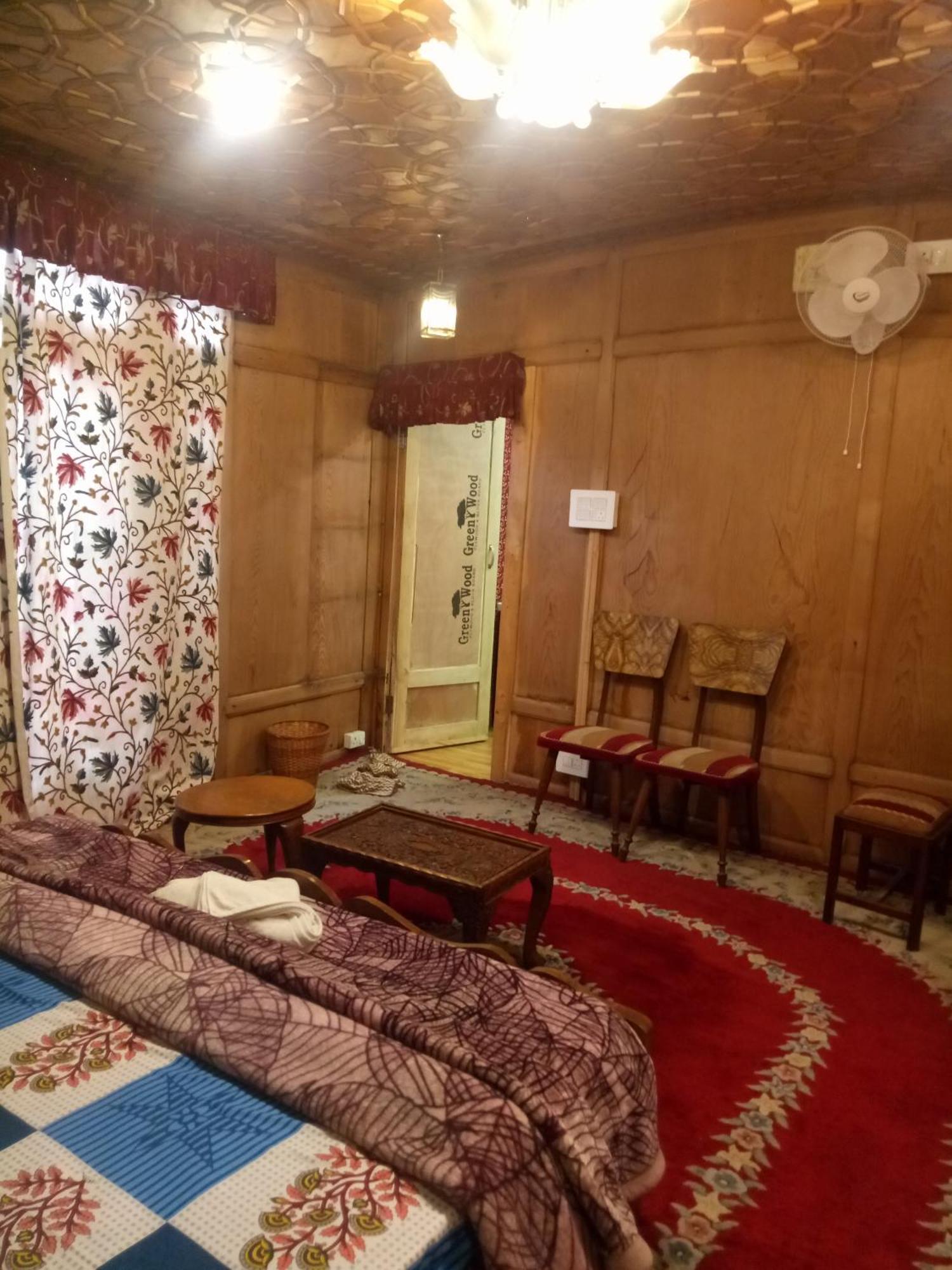 House Boat New Manora Bed and Breakfast Srīnagar Exterior foto