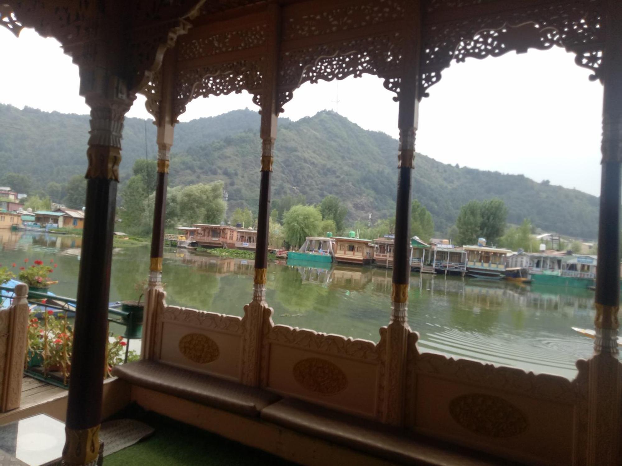House Boat New Manora Bed and Breakfast Srīnagar Exterior foto