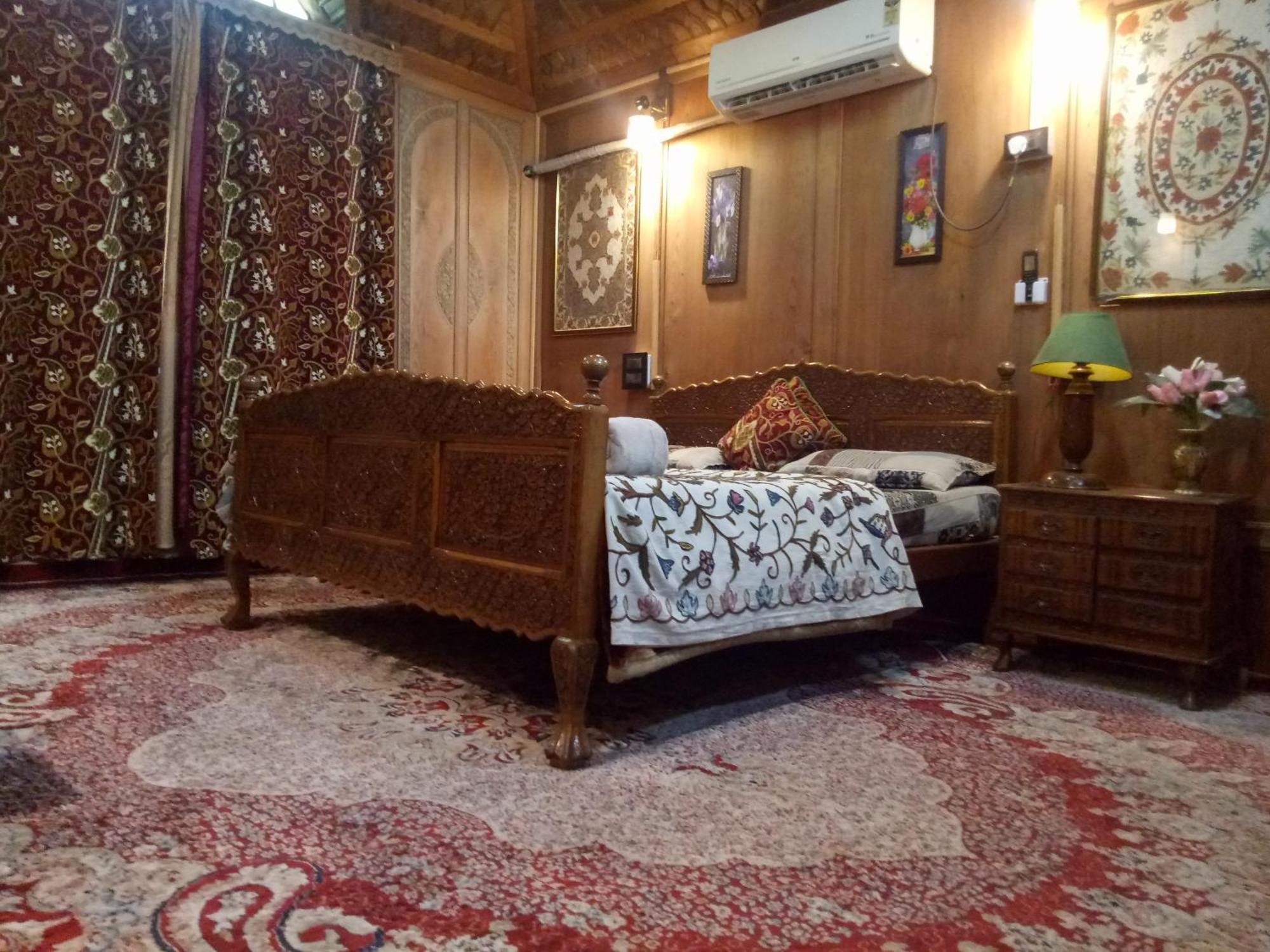 House Boat New Manora Bed and Breakfast Srīnagar Exterior foto