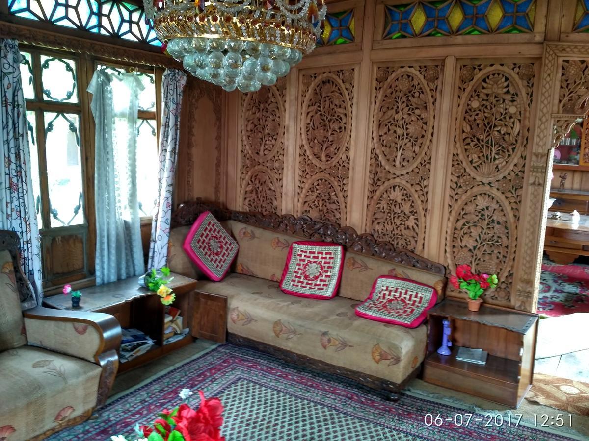 House Boat New Manora Bed and Breakfast Srīnagar Exterior foto