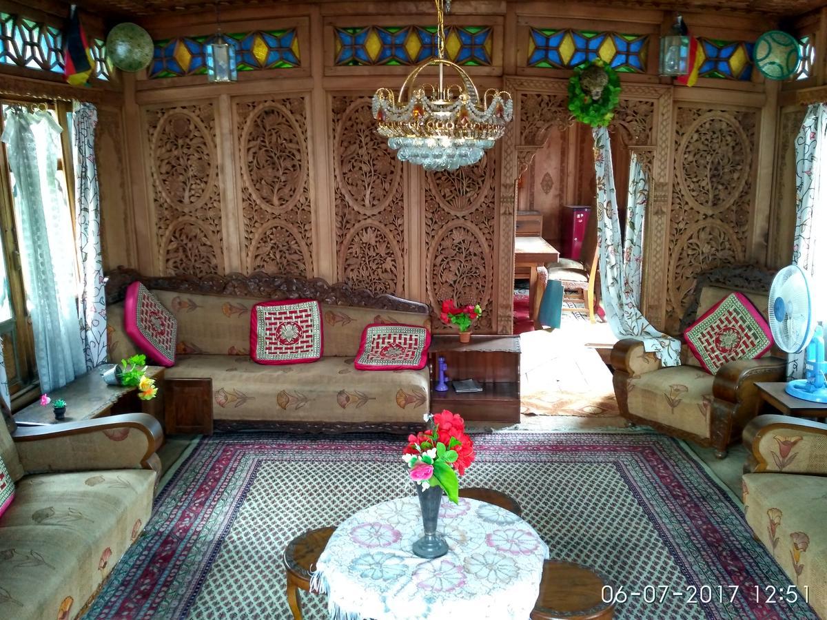 House Boat New Manora Bed and Breakfast Srīnagar Exterior foto