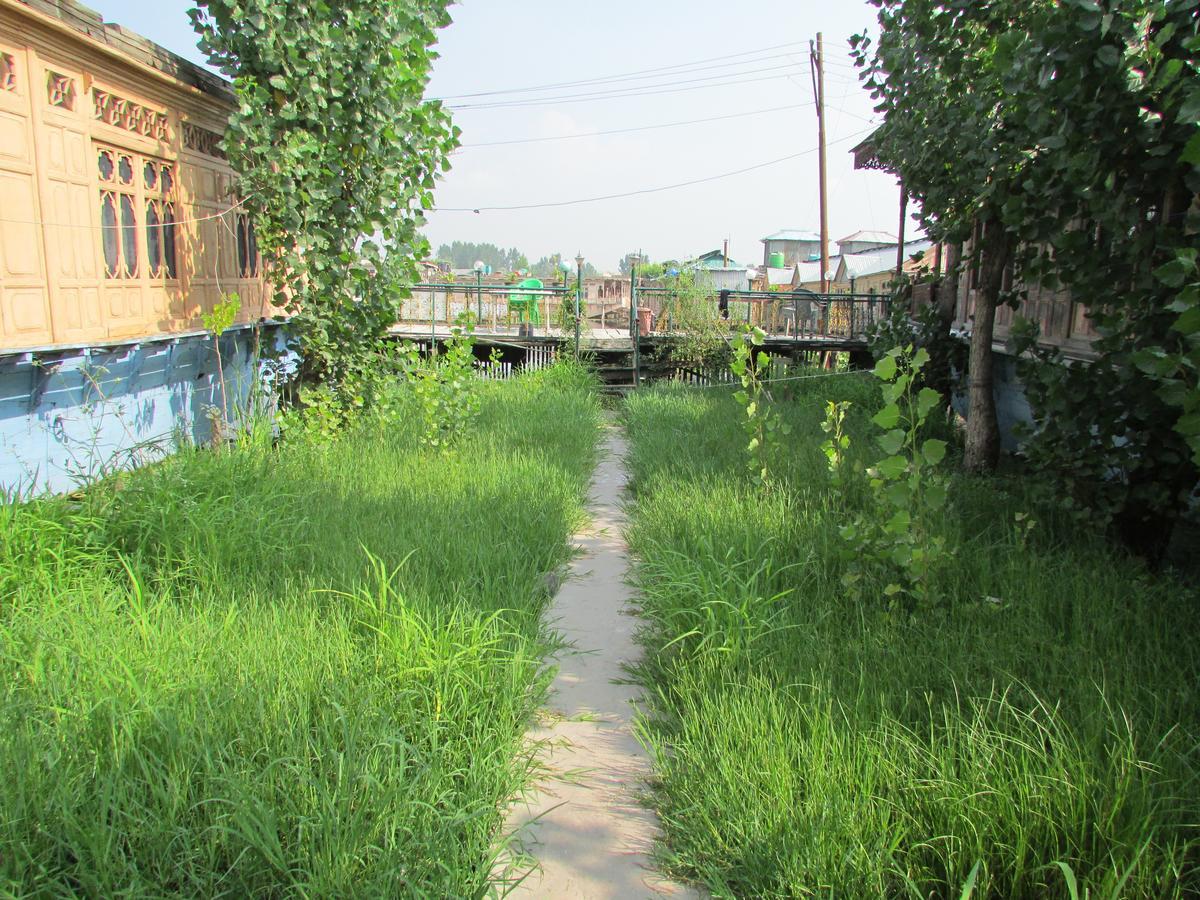House Boat New Manora Bed and Breakfast Srīnagar Exterior foto