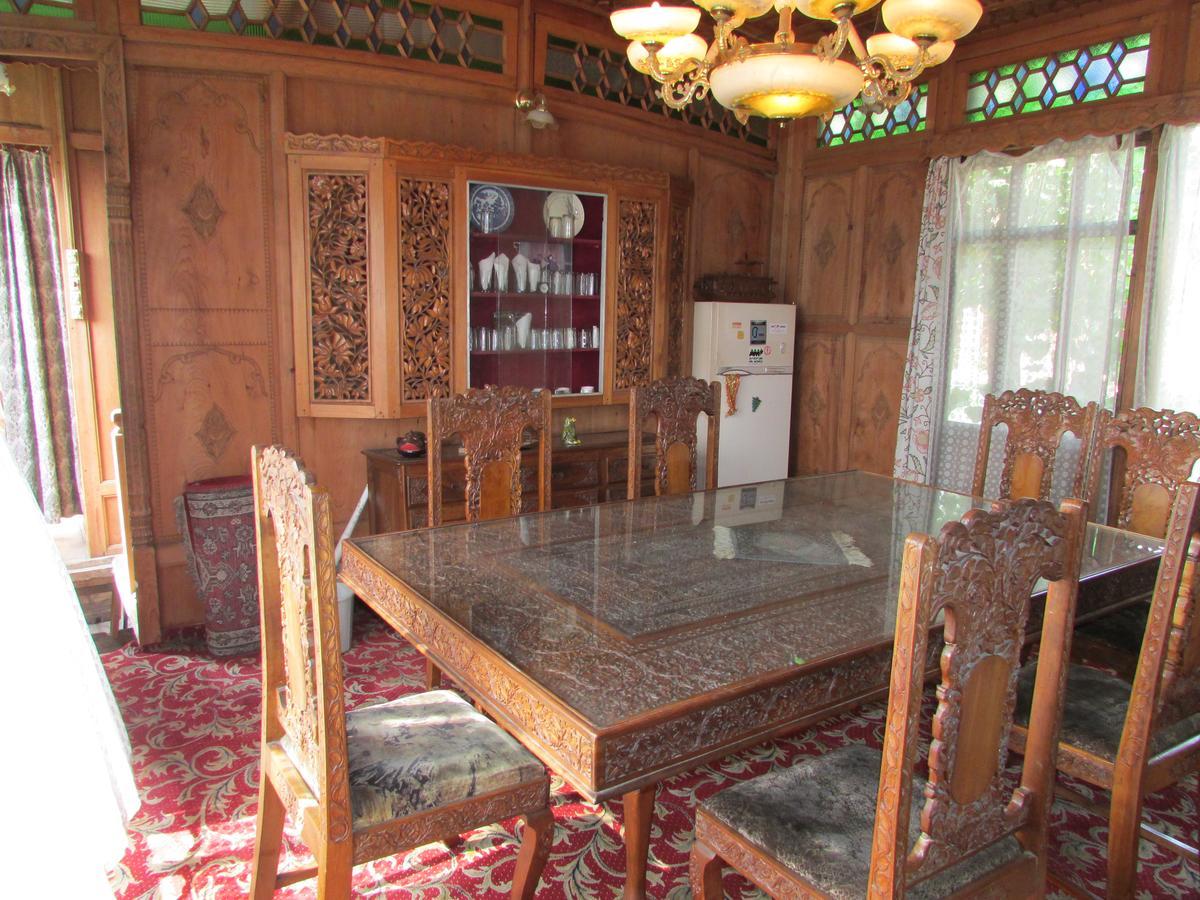 House Boat New Manora Bed and Breakfast Srīnagar Exterior foto