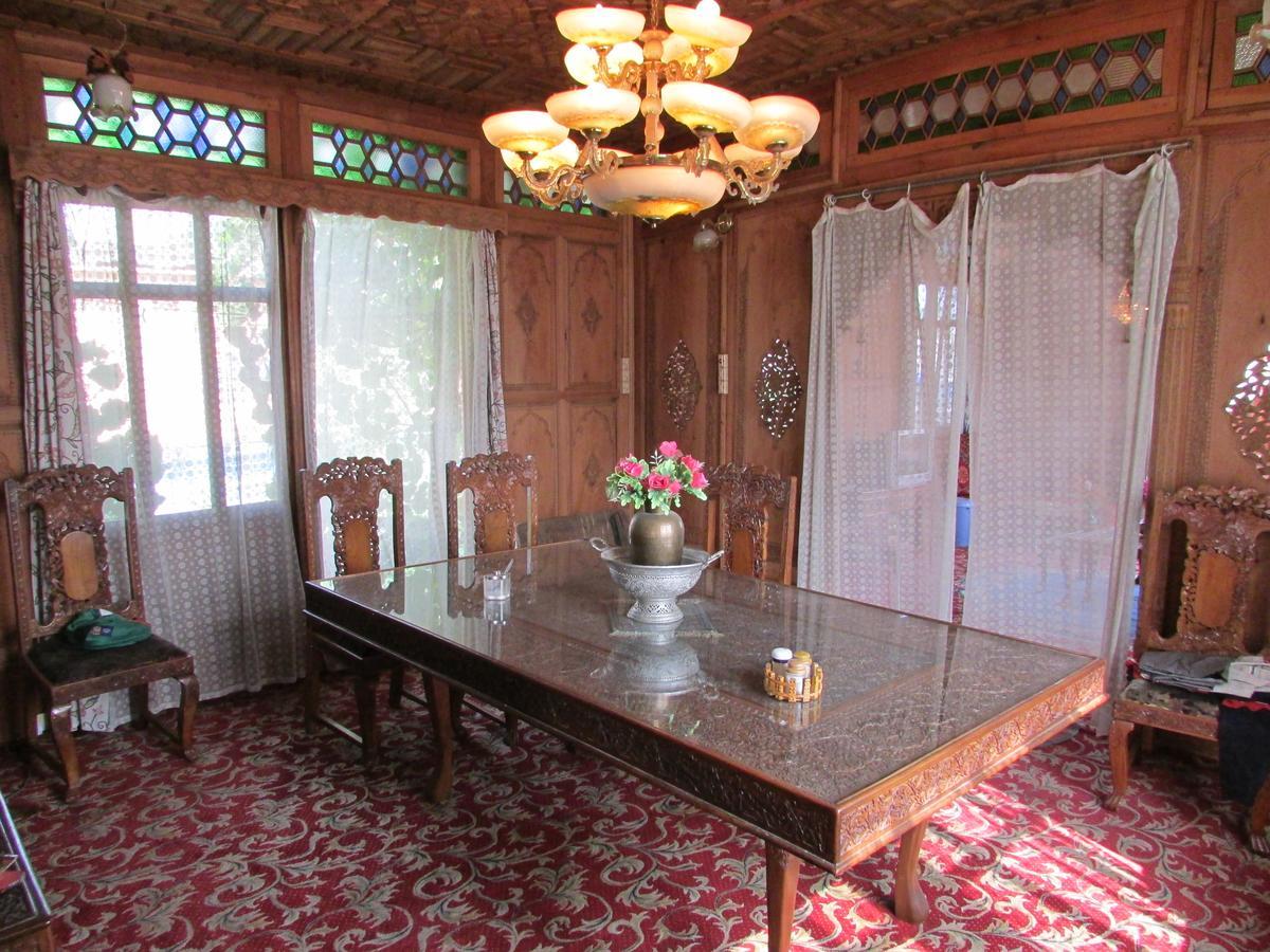 House Boat New Manora Bed and Breakfast Srīnagar Exterior foto