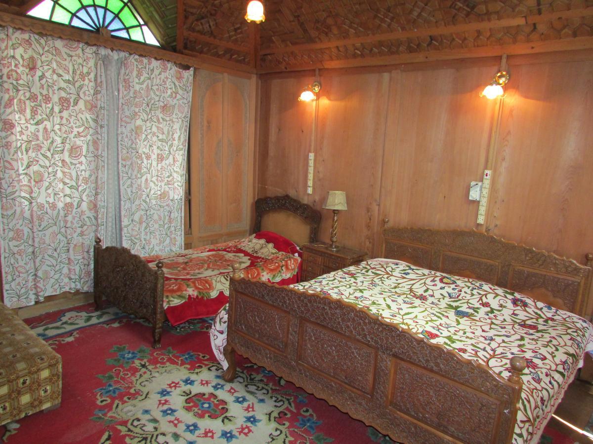 House Boat New Manora Bed and Breakfast Srīnagar Exterior foto